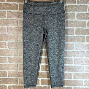 Victoria’s Secret Sport Women's Capri Knockout VSX leggings Gray Size Small